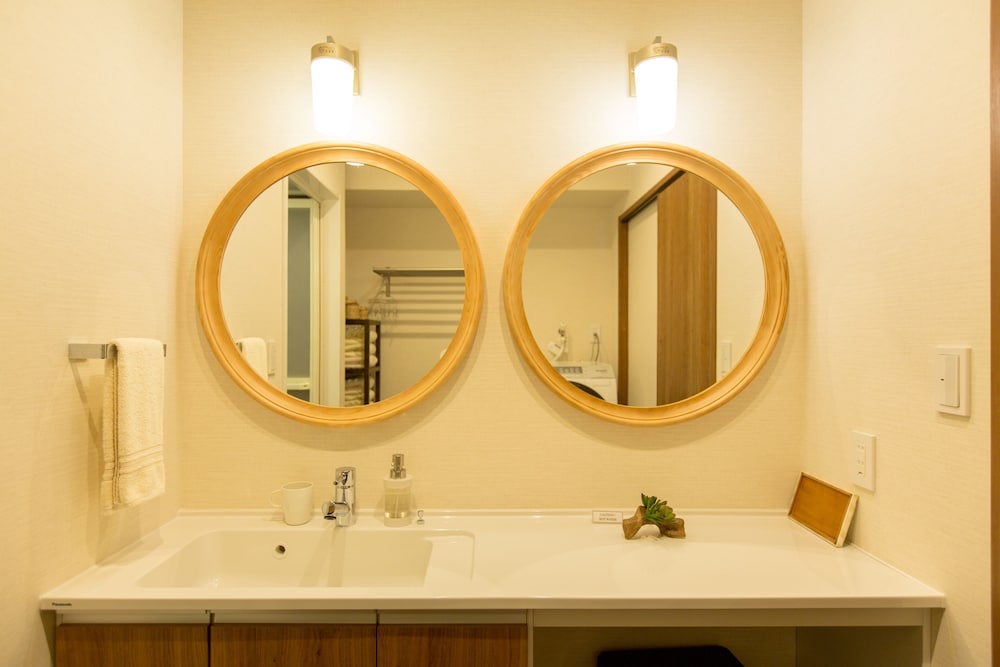 スーペリア アパートメント 3 ベッドルーム イースト バスルームのシンク0 | R&Run Kyoto serviced apartment & suites