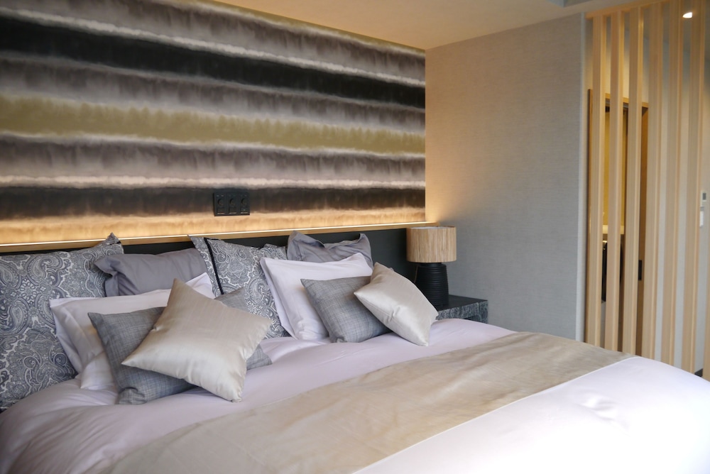 ファミリー スイート 3 ベッドルーム ジェットバス シティビュー 客室1 | R&Run Kyoto serviced apartment & suites