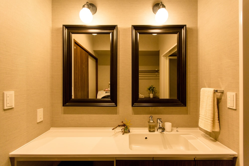 ガーデンテラスアパートメント イースト バスルームのシンク0 | R&Run Kyoto serviced apartment & suites