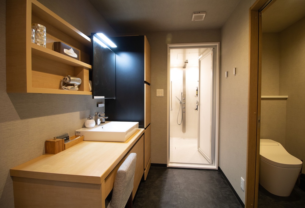 ファミリー スイート 3 ベッドルーム ジェットバス シティビュー バスルーム0 | R&Run Kyoto serviced apartment & suites