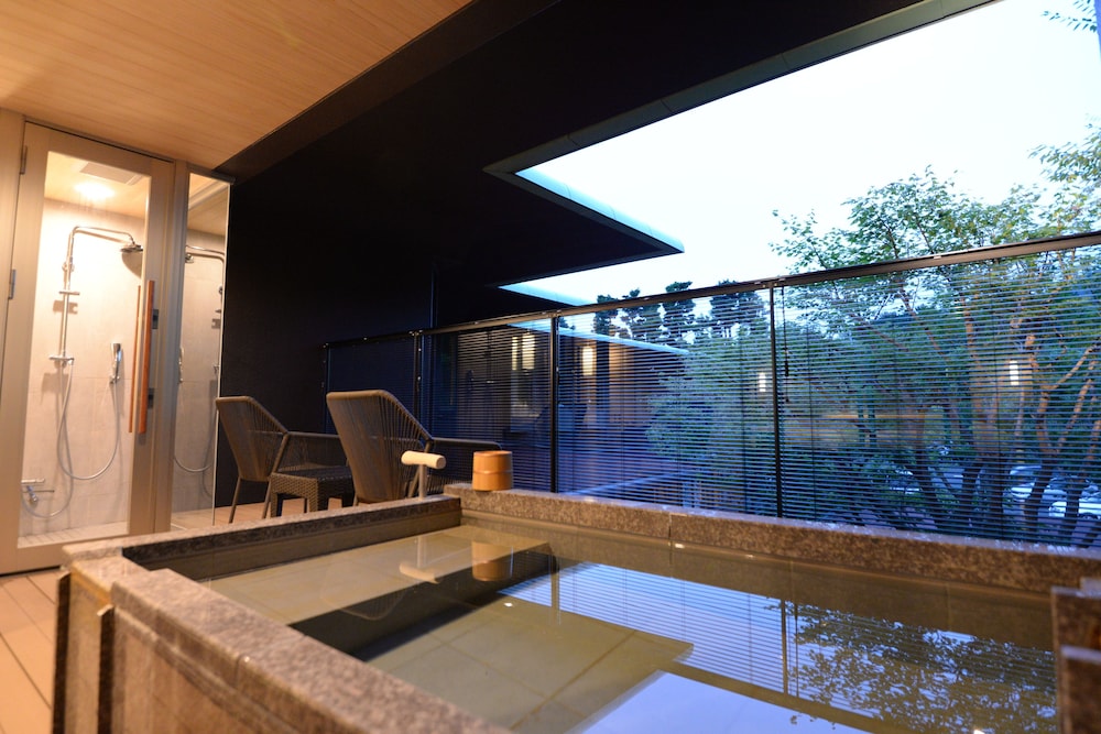 「涌」「然」和室10帖+洋室＋温泉露天風呂 | 箱根強羅 白檀