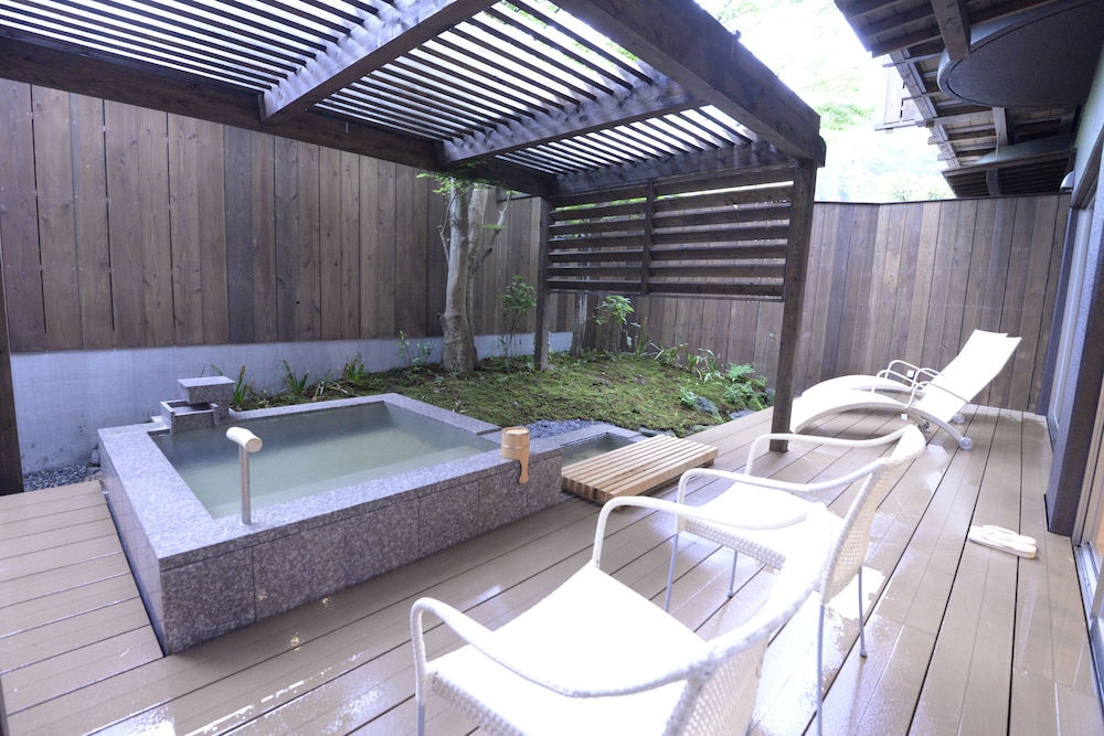 「仗」和室10帖+洋室+足湯+温泉露天風呂付 深めの浴槽0 | 箱根強羅 白檀