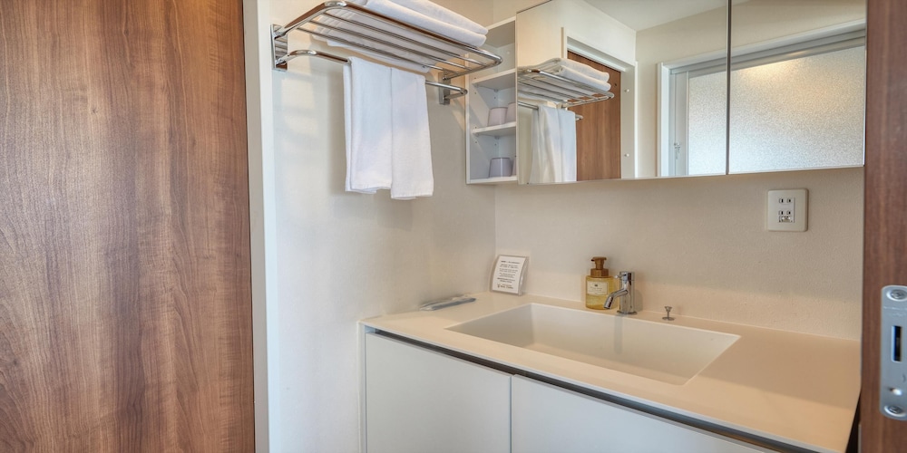 スーペリア ツインルーム 禁煙 ハーバービュー バスルーム5 | シーサイドコンドミニアム ラナ北谷