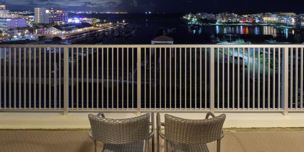 スーペリア ツインルーム 禁煙 ハーバービュー 客室38 | シーサイドコンドミニアム ラナ北谷