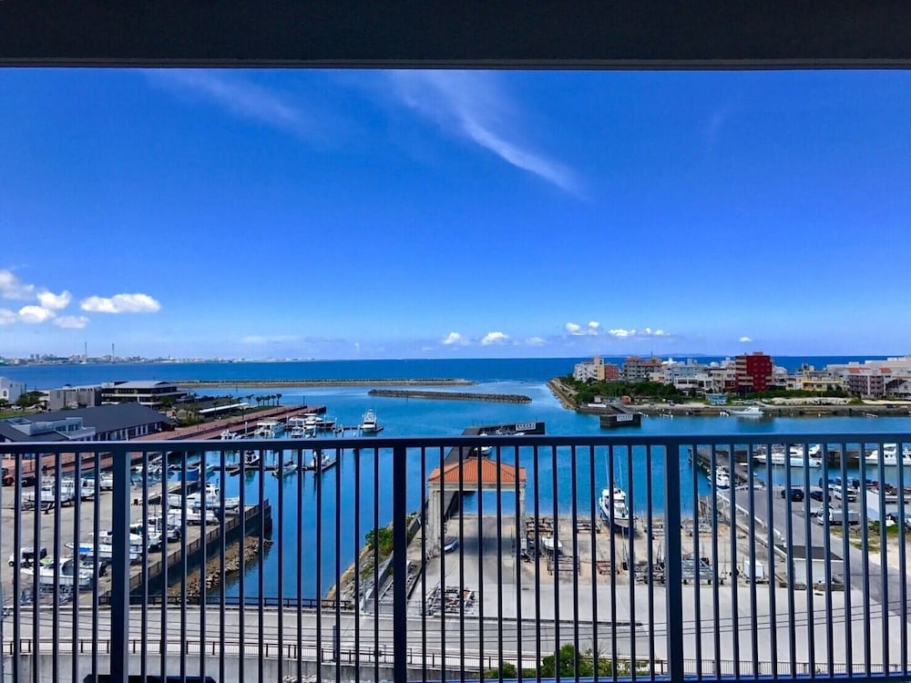 スーペリア ツインルーム 禁煙 ハーバービュー バルコニーからの眺望0 | シーサイドコンドミニアム ラナ北谷