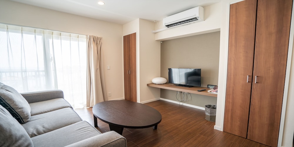 スタンダード ツインルーム 禁煙 (No View) リビング エリア2 | シーサイドコンドミニアム ラナ北谷