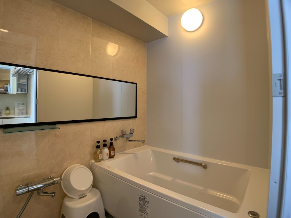 スタンダード ツインルーム 禁煙 (No View) バスルーム0 | シーサイドコンドミニアム ラナ北谷