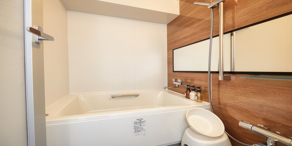 ファミリー ルーム 禁煙 バスルーム3 | シーサイドコンドミニアム ラナ北谷