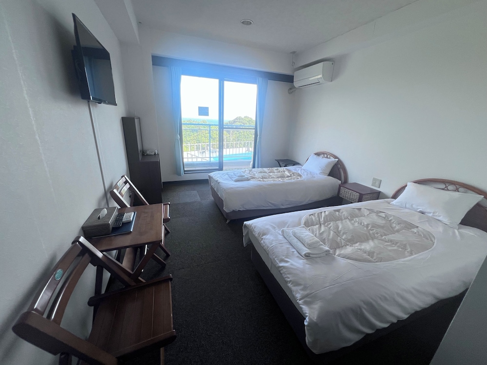 ツインベッドルーム 4階 エレベーターなし 海側 禁煙 客室1 | ペンション白浜 ビッグフィッシャー・クラブ