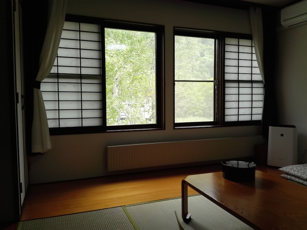 客室1 | 温泉旅館錦和荘