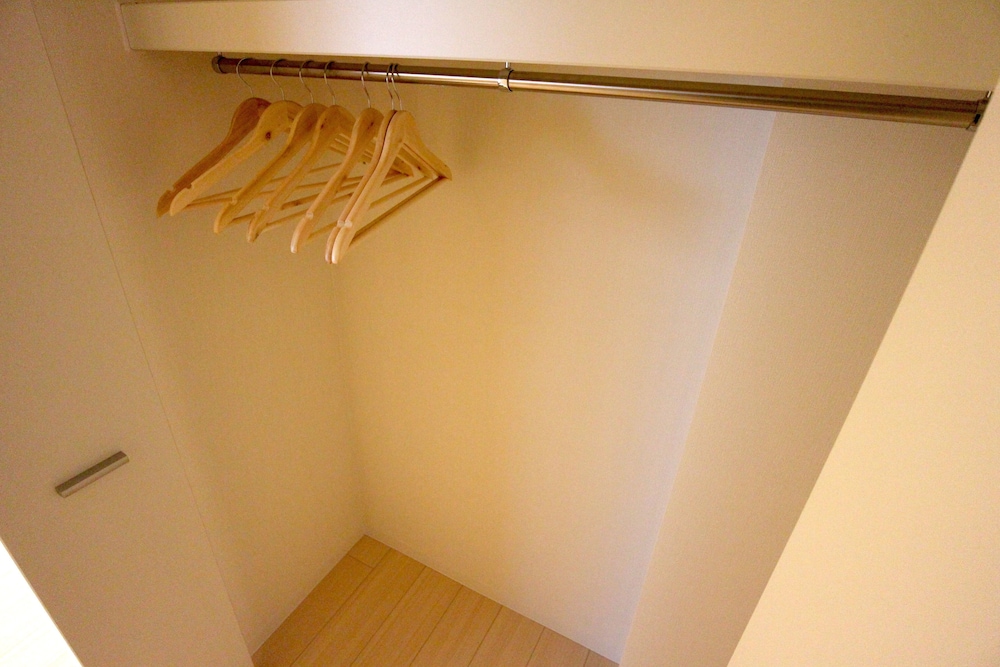 スタジオアパートメント　トリプルベッド 客室の設備とサービス1 | ステイザ大阪