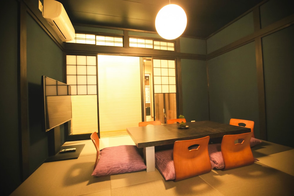 一棟貸し切り1~9名 リビングルーム0 | ホスタ二条　葵