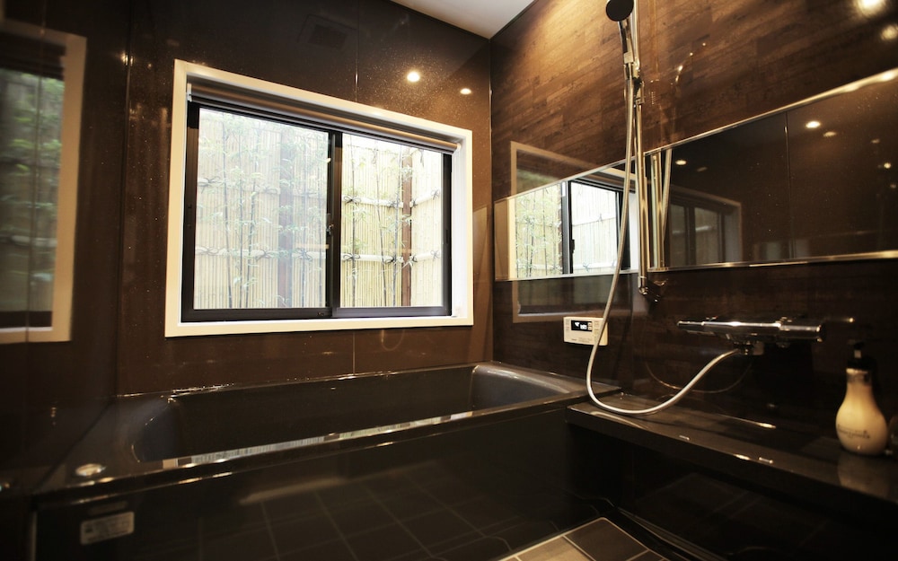 一棟貸し切り1~9名 バスルーム0 | ホスタ二条　葵