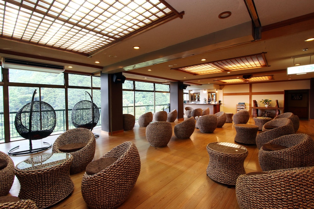 ロビーラウンジ1 | 伊豆最大の大滝　ＡＭＡＧＩＳＯ-天城荘-［LIBERTY RESORT］