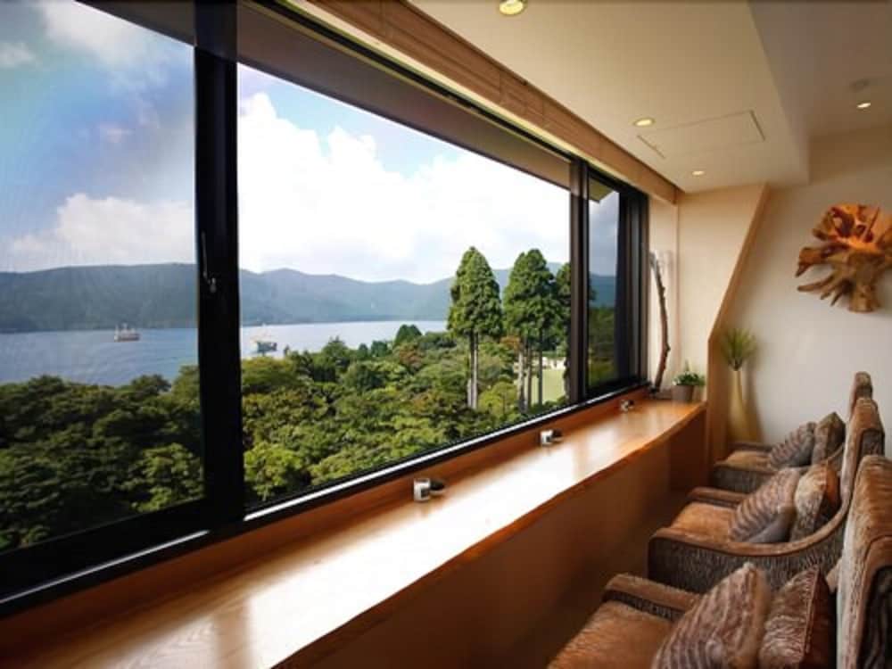 スパ受付1 | 箱根・芦ノ湖畔 山のホテル スパ受付1 | 箱根・芦ノ湖畔 山のホテル