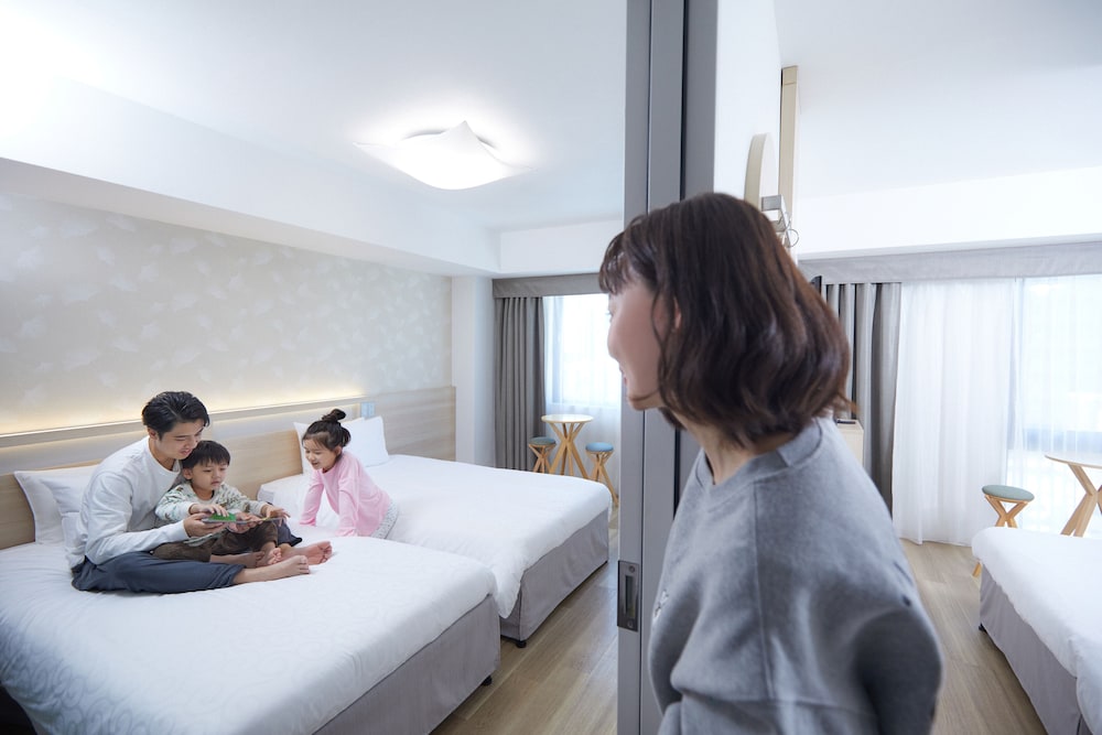 コネクティングルーム 5名様用 禁煙 客室4 | からくさホテル大阪なんば