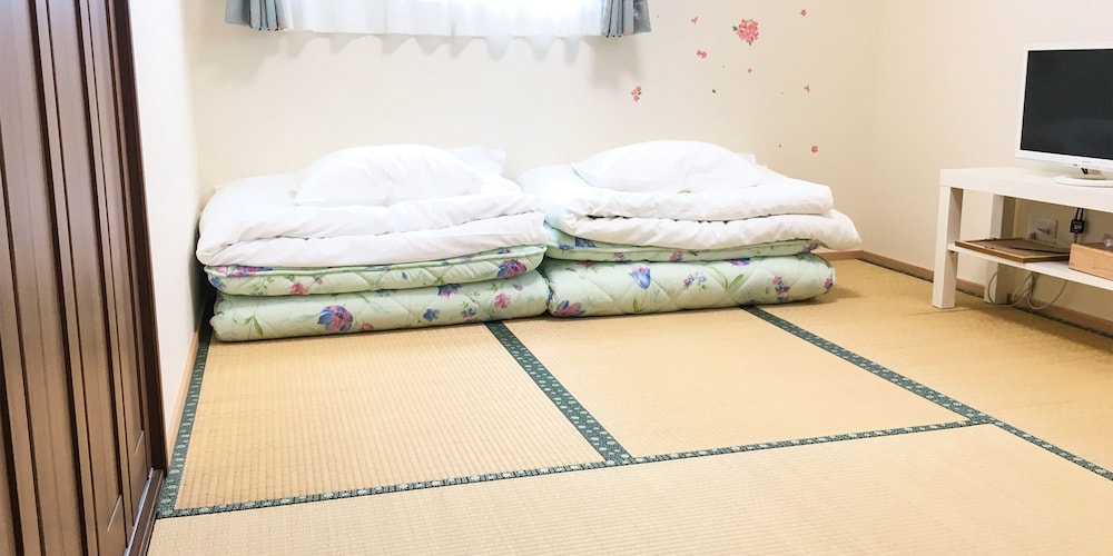 1-2名様利用限定 和室5畳 [禁煙 · Wi-Fi無料/個室] 客室3 | シロノシタゲストハウス　姫路のお宿