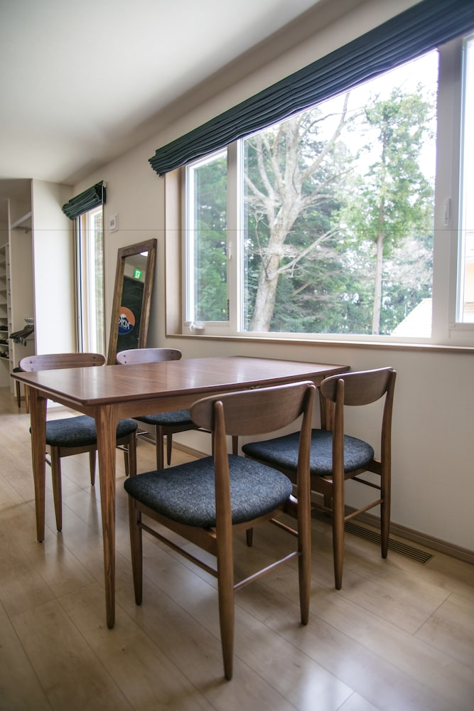 5ベッドルーム ハウス(一棟貸し） 客室内のダイニングエリア0 | 貸別荘 KOKO