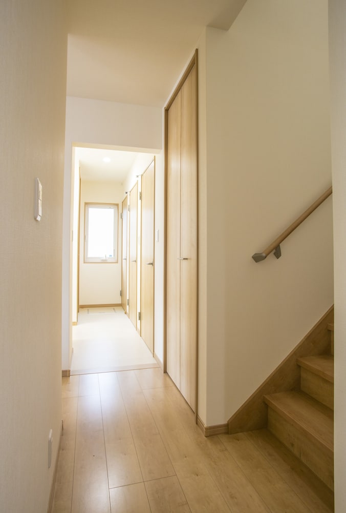 5ベッドルーム ハウス(一棟貸し） リビング エリア0 | 貸別荘 KOKO