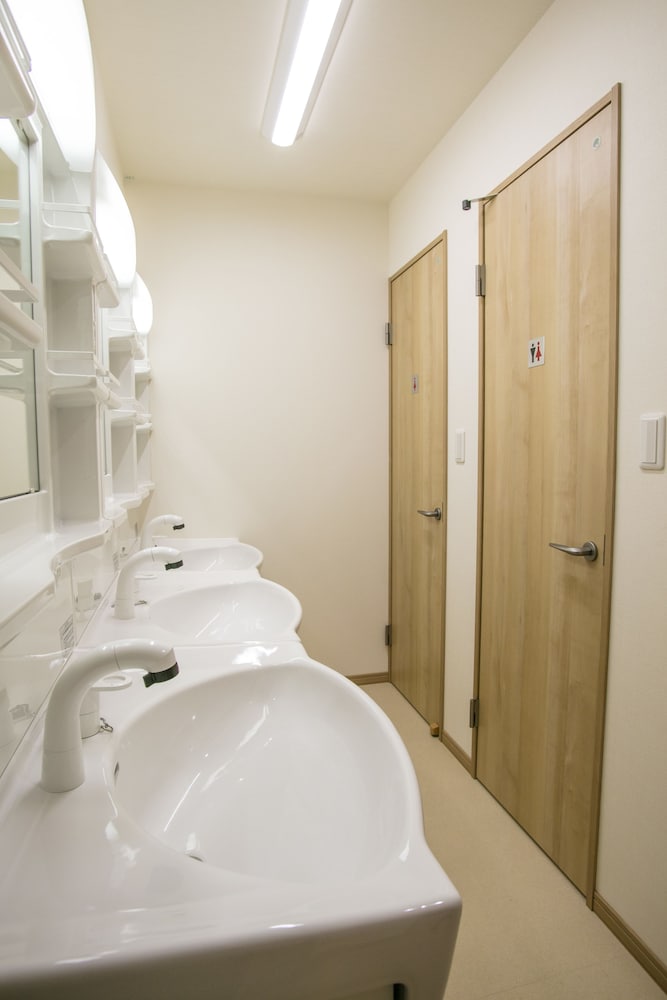 5ベッドルーム ハウス(一棟貸し） バスルームのシンク0 | 貸別荘 KOKO