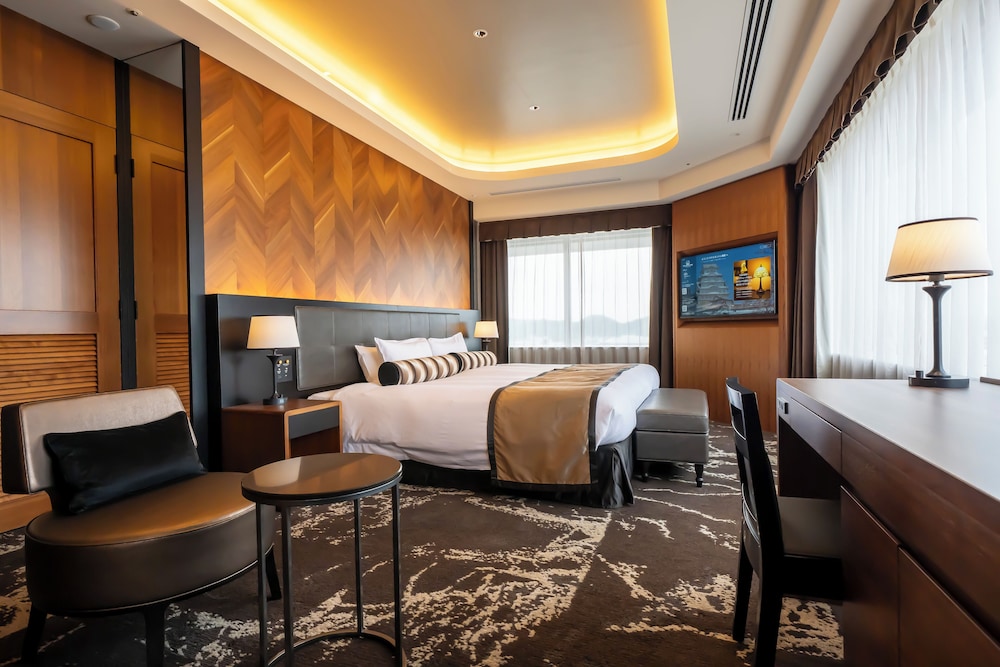 ロイヤルスイートルーム 禁煙 客室2 | ホテルモントレ姫路