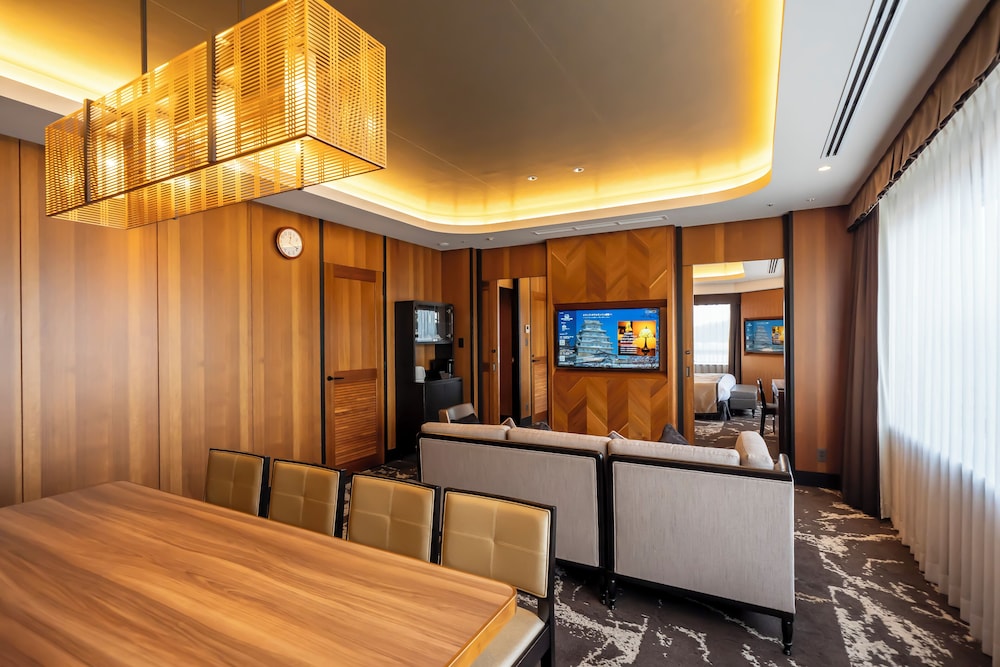 ロイヤルスイートルーム 禁煙 リビング エリア0 | ホテルモントレ姫路