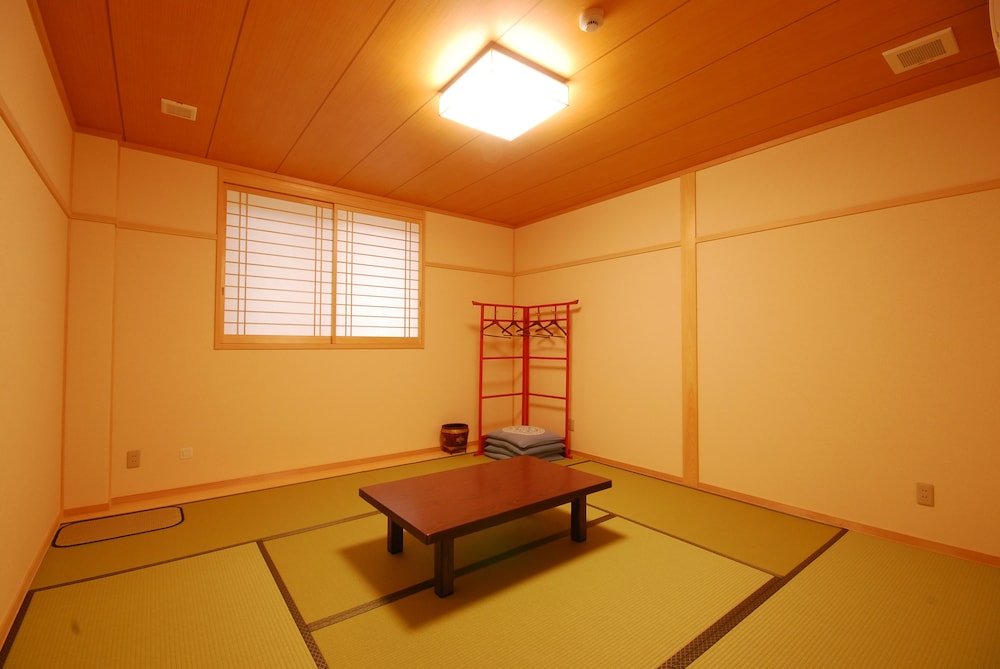 リニューアル和室8畳(トイレ付)(共用バスルーム) | 高野山 増福院