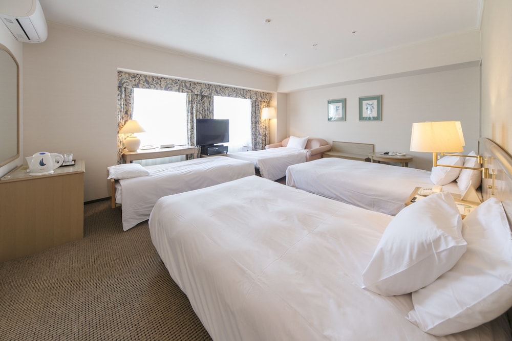 4 人部屋 禁煙 客室1 | 神戸 西神オリエンタルホテル