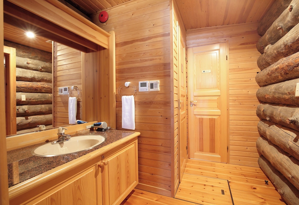 コテージ シルバーパイン 禁煙 (サウナ付、シャワーのみ) 客室1 | ログホテル ザ メープルロッジ