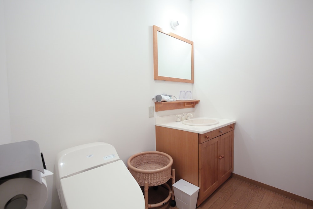 メープルツイン (シャワーのみ) 禁煙 バスルーム0 | ログホテル ザ メープルロッジ