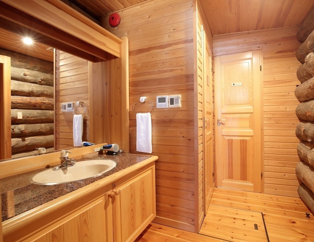 コテージ シルバーパイン 禁煙 (サウナ付、シャワーのみ) 客室2 | ログホテル ザ メープルロッジ