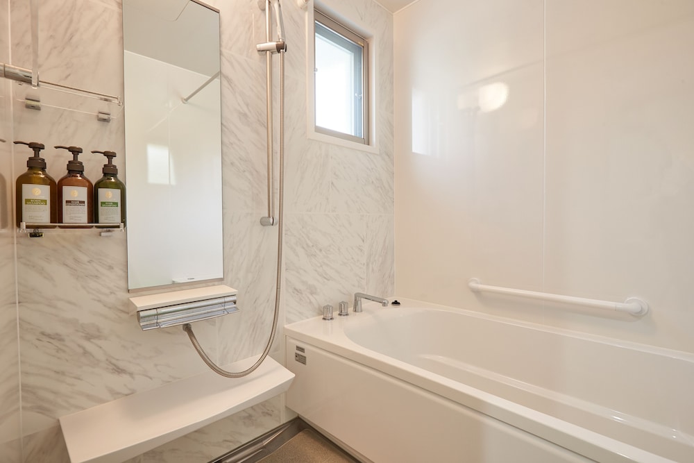 プライベートヴィラ バスルームのシャワー0 | ザ プールリゾートヴィラ アスタマーニャ