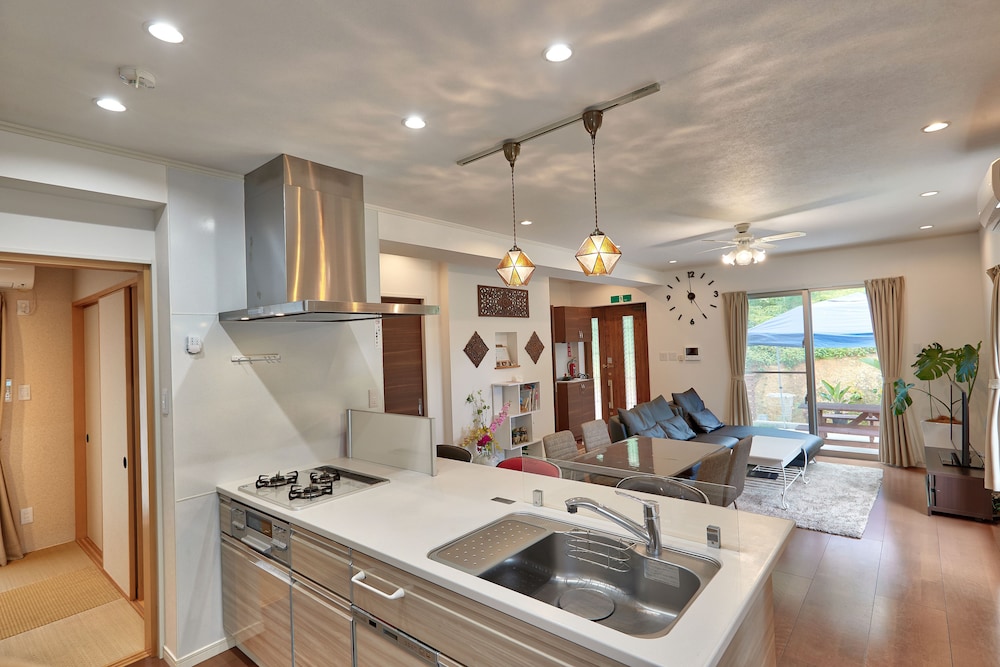 プライベートヴィラ リビング エリア0 | ザ プールリゾートヴィラ アスタマーニャ