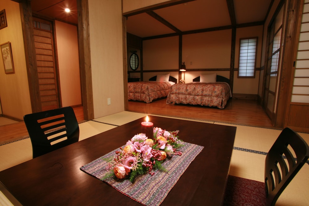 和洋室　Aタイプ　【和室8畳+洋間8畳】 客室1 | 黒川温泉 夢龍胆 花泊まり