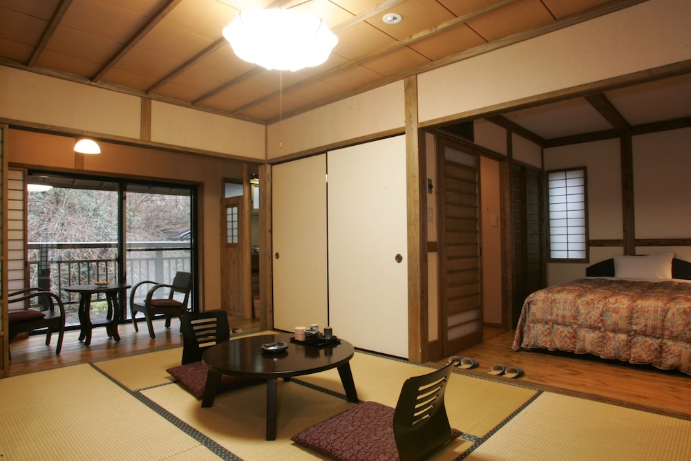 和洋室　Bタイプ【和室6畳+洋間6畳】 客室1 | 黒川温泉 夢龍胆 花泊まり