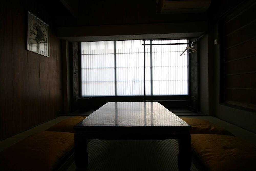 スタンダード ツインルーム 共用バスルーム 客室5 | はる家 梅小路