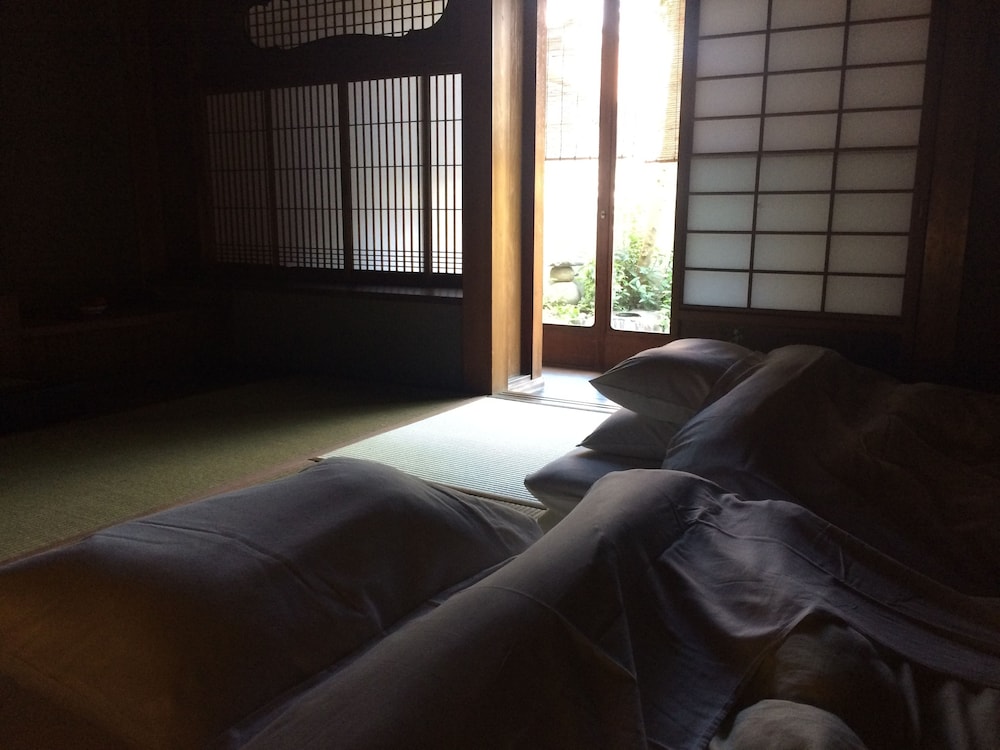 クラシック 4 人部屋 禁煙 客室3 | はる家 ならまち