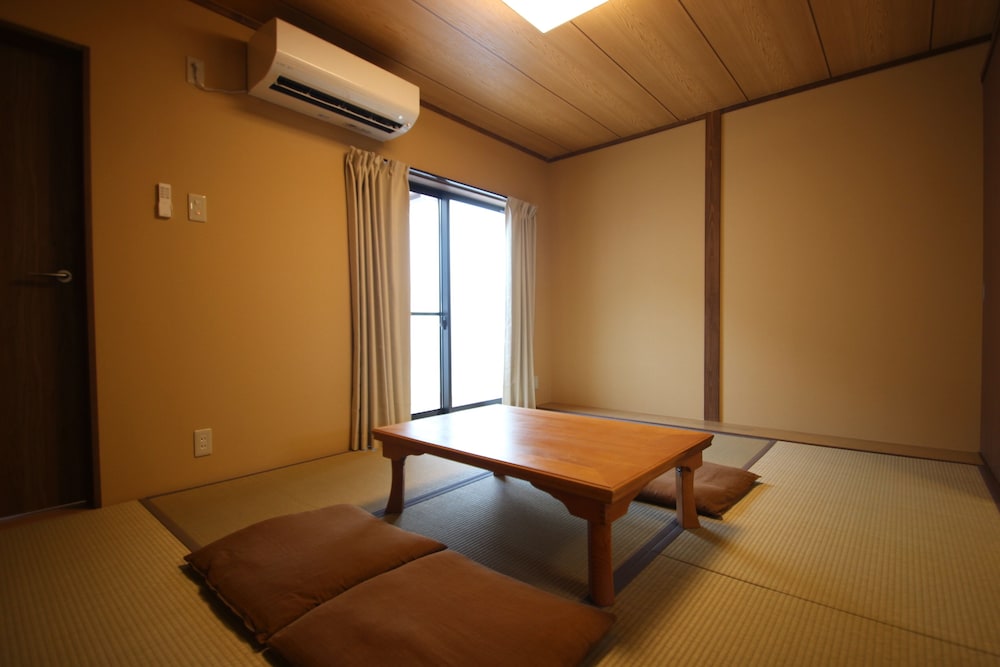 コンフォート 4 人部屋 禁煙 客室2 | はる家 ならまち