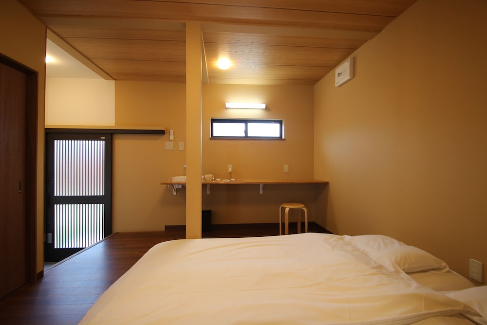 コンフォート 4 人部屋 禁煙 客室1 | はる家 ならまち