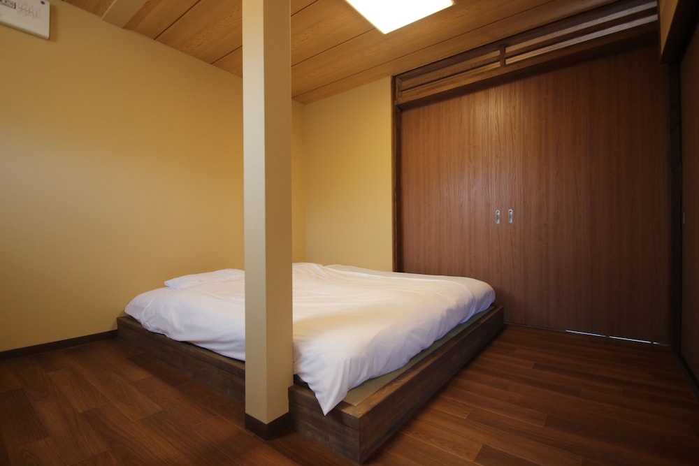 コンフォート 4 人部屋 禁煙 客室5 | はる家 ならまち