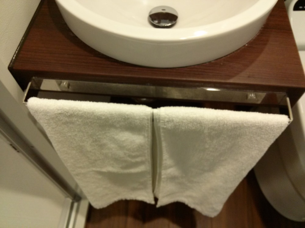 スタンダードダブル バスルームの設備1 | the b 新橋