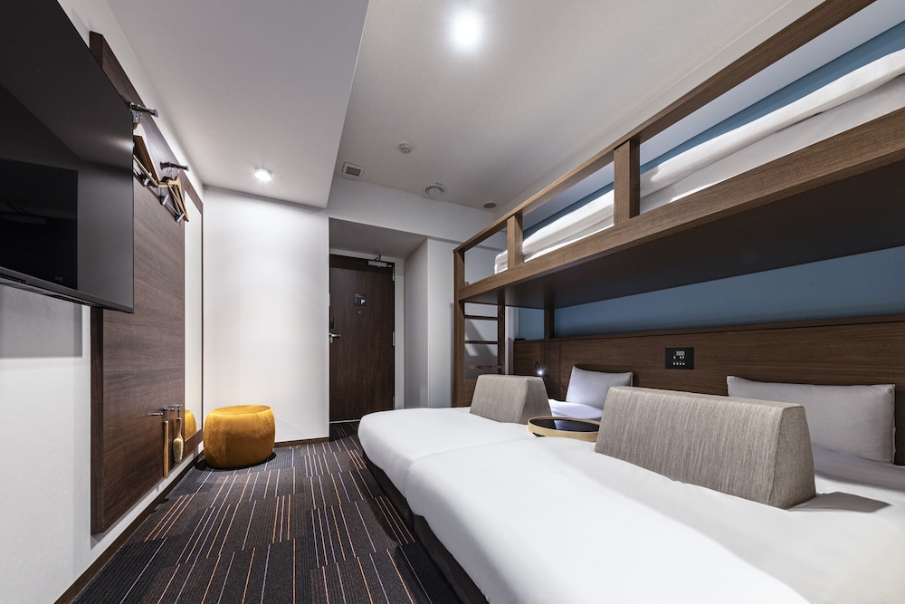 ロフトベッド - 大人３名様までご利用可 禁煙 客室1 | the b 新橋