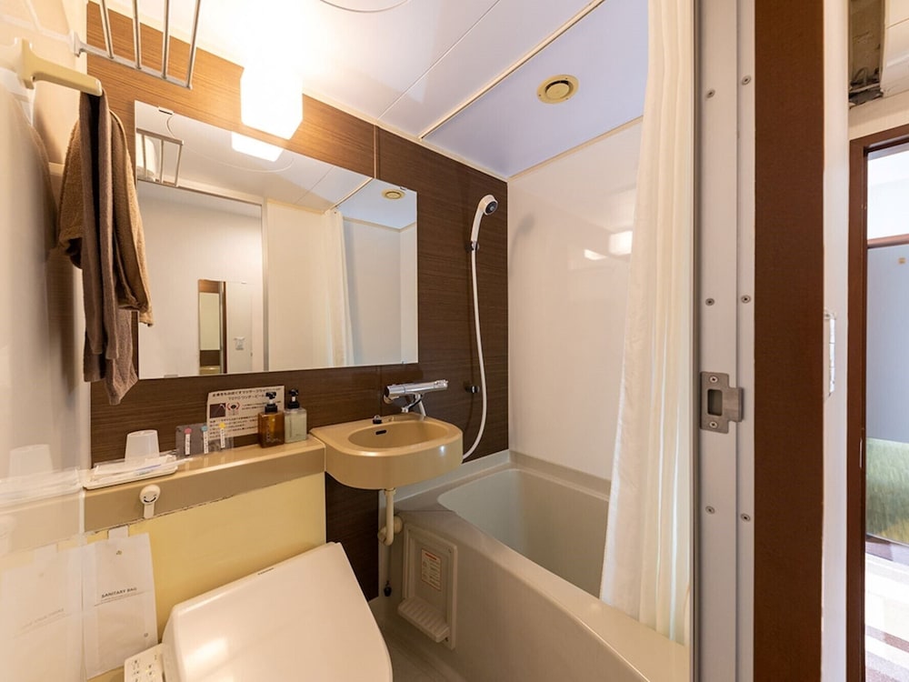 セミダブルルーム 喫煙 バスルーム0 | ビジネスホテル林荘