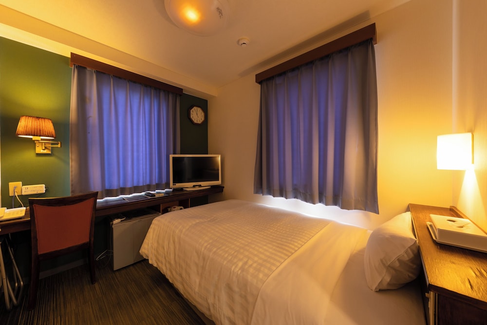 セミダブルルーム 喫煙 客室1 | ビジネスホテル林荘