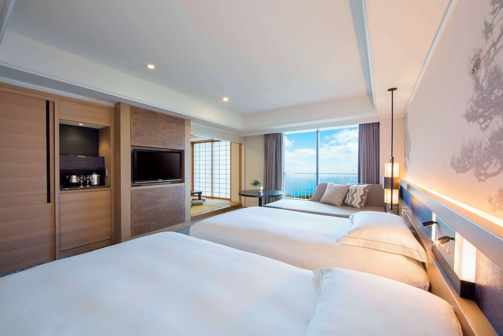 和洋室デラックス 客室1 | ヒルトン 小田原 リゾート&スパ