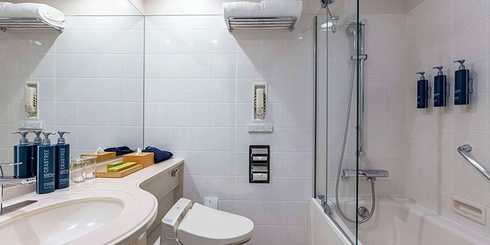 ヒルトン・コーナー・ツインルーム バスルーム2 | ヒルトン 小田原 リゾート&スパ