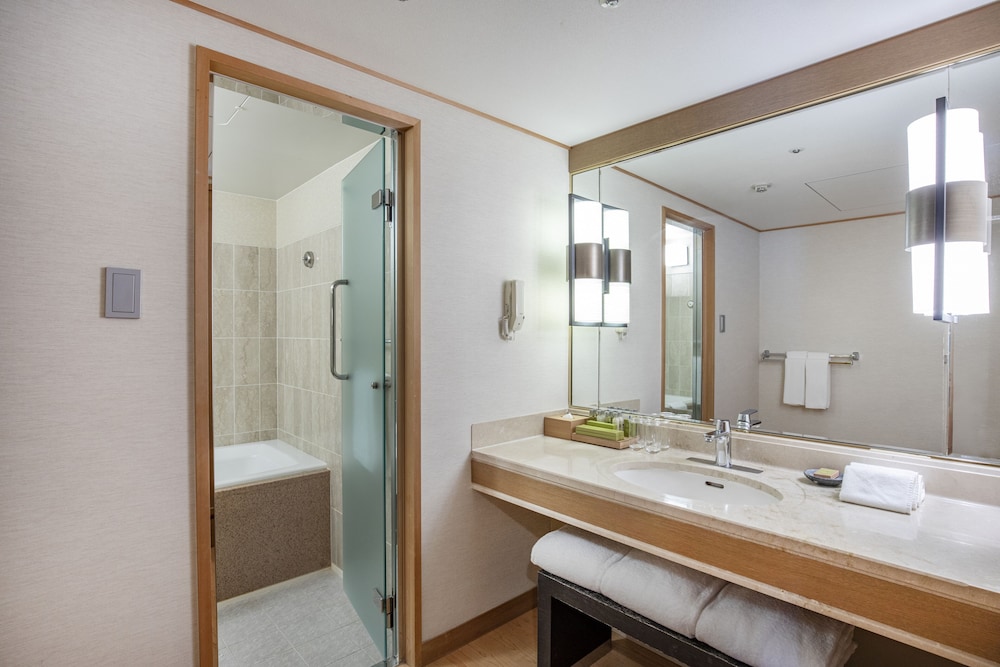 和洋室デラックス バスルーム0 | ヒルトン 小田原 リゾート&スパ