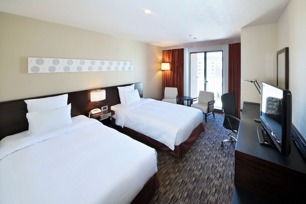 スタンダード ルーム シングルベッド 2 台 (Top Floor) 客室3 | ANAクラウンプラザホテル長崎グラバーヒル by IHG