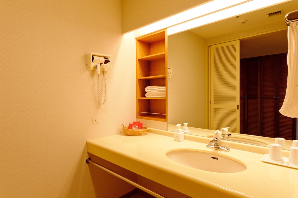 和室 禁煙 (ご宿泊人数分の布団組数) バスルーム0 | オキナワグランメールリゾート