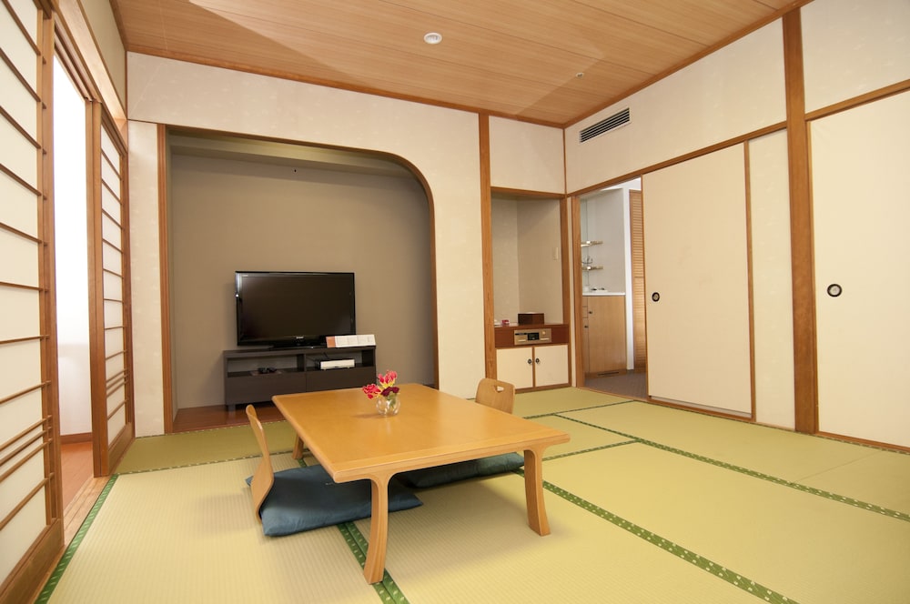 和室 禁煙 (ご宿泊人数分の布団組数) 客室2 | オキナワグランメールリゾート